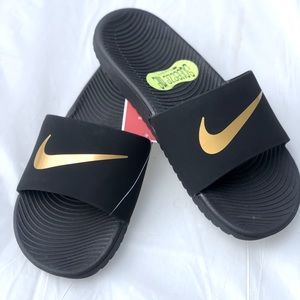 nike kawa slides Size 6 youth